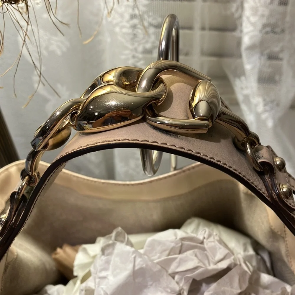 Authentic Gucci - Picture 2 of 8